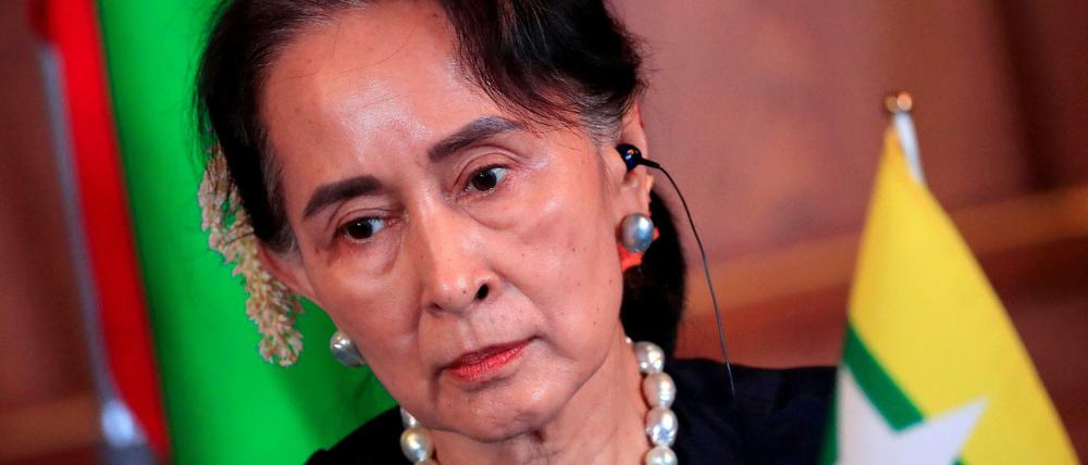 Die entmachtete Regierungschefin Aung San Suu Kyi ist in Myanmar erneut von der Militärjunta angeklagt worden.