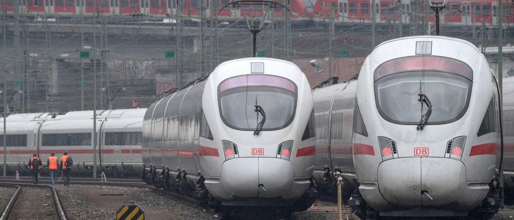 Bei der Deutschen Bahn sind angesichts des ungelösten Tarifkonflikts Warnstreiks wahrscheinlicher geworden.