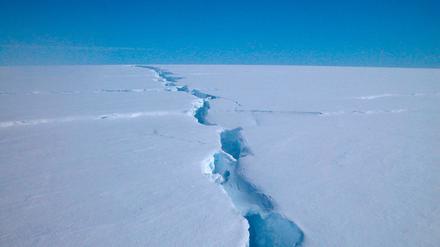 Die Eismassen in der Antarktis schrumpfen viel schneller als von Forschenden angenommen.