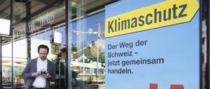 Die Schweizer entschieden bei einer Volksabstimmung am Sonntag unter anderem, ob die Landwirtschaft im ganzen Land auf Bio umgestellt werden soll.