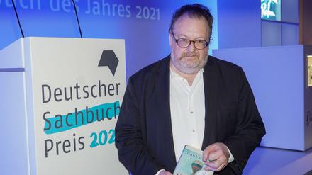 14.06.2021, Berlin: Der Autor Jürgen Kaube ist mit seinem Buch "Hegels Welt" Preisträger des Deutschen Sachbuchpreises 2021, der im Humboldt Forum verliehen wurde.