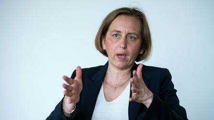 Die Bundestagsabgeordnete Beatrix von Storch, stellvertretende Bundessprecherin der AfD, sitzt bei einem Interview in einem Besprechungsraum im Bundestag. 