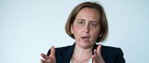 Die Bundestagsabgeordnete Beatrix von Storch, stellvertretende Bundessprecherin der AfD, sitzt bei einem Interview in einem Besprechungsraum im Bundestag. 