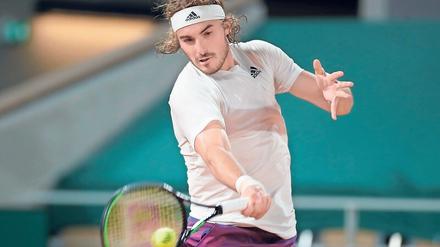Trifft fast alles. Tsitsipas hat in Paris erst einen Satz abgegeben. 