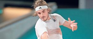 Trifft fast alles. Tsitsipas hat in Paris erst einen Satz abgegeben. 