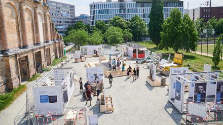 Ausgangspunkt fürs Exil. Die Ausstellungs-Installation mit ehemaligen Flüchtlingscontainern haben Studierende der TU Berlin entworfen.
