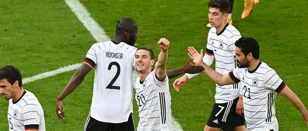 Spaß am Fußball? Ist möglich und nicht verboten.