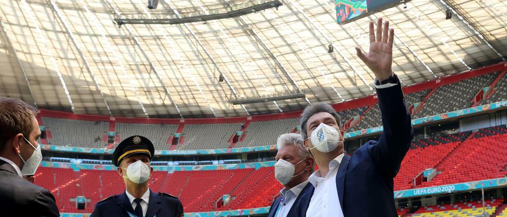 Stadionbegehung mit Philipp Lahm, Thomas Hampel (Polizeipräsident von München), OB Dieter Reiter und Markus Söder.