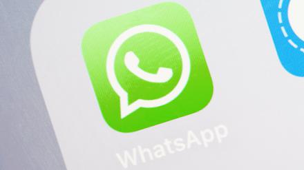 Die zu Facebook gehörende Firma WhatsApp startet am Montag eine Anzeigenkampagne.