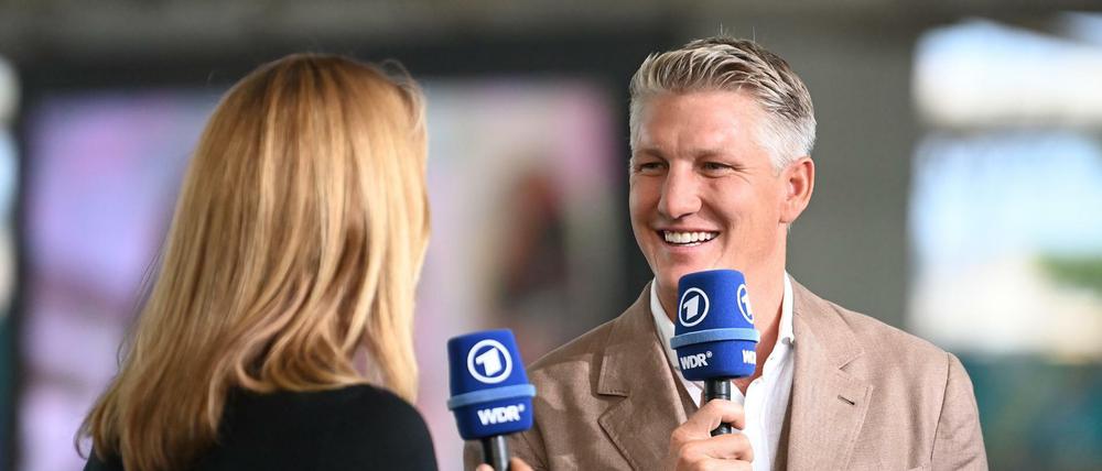 Jessy Welmer, ARD-Moderatorin, und Bastian Schweinsteiger, TV-Experte der ARD.
