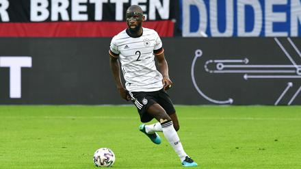 Antonio Rüdiger spielt sich im Verein und in der Nationalmannschaft aus linker Halbverteidiger in den Vordergrund.