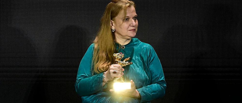 Berlin leuchtet. Produzentin Ada Solomon gewann mit einem rumänischen Polit-Porno den Goldenen Bären.