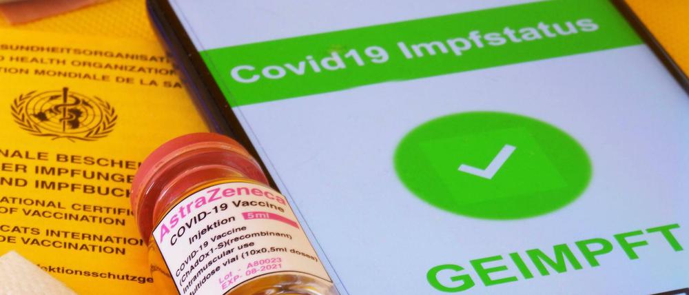 Impfen gegen Corona wirkt – internationaler Impfpass und digitaler Code.