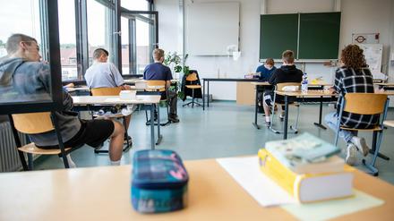 Zehntklässler bei einer Mittelschulprüfung (Symbolbild).