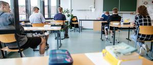 Zehntklässler bei einer Mittelschulprüfung (Symbolbild).