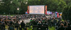 Publikum im Freiluftkino Friedrichshain bei der Berlinale.