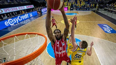 Jalen Reynolds lässt sich auf dem Weg zum Korb nicht aufhalten. 