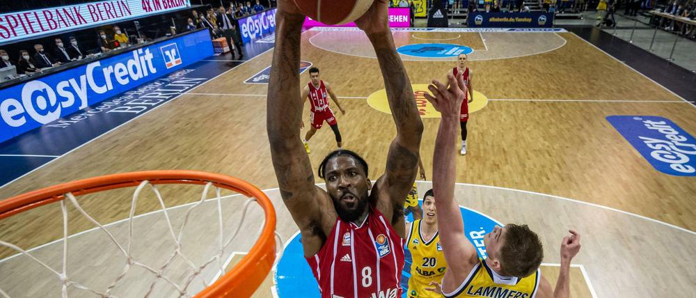 Jalen Reynolds lässt sich auf dem Weg zum Korb nicht aufhalten. 