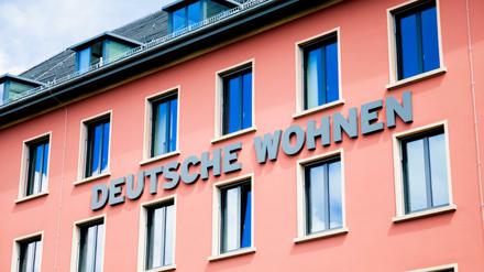 Die Fassade der Zentrale der börsennotierten Wohnungsgesellschaft Deutsche Wohnen SE in Berlin. 