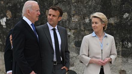 Europa-Tour. Beim G-7-Gipfel traf US-Präsident Biden (links) bereits Frankreichs Staatschef Macron und EU-Kommissionschefin von der Leyen.
