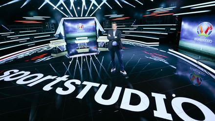 Thomas Fuhrmann, Sportchef des ZDF, nimmt in der "sportstudio-Arena" auf dem ZDF-Gelände in Mainz-Lerchenberg an einem Pressetermin teil.