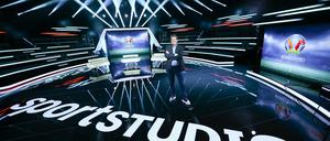 Thomas Fuhrmann, Sportchef des ZDF, nimmt in der "sportstudio-Arena" auf dem ZDF-Gelände in Mainz-Lerchenberg an einem Pressetermin teil.