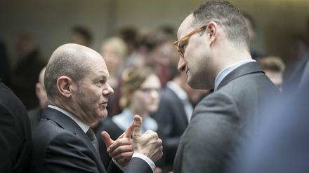 Olaf Scholz und Jens Spahn. Beide regieren zusammen. Viel Respekt scheint zwischen SPD und Union aber nicht mehr übrig.