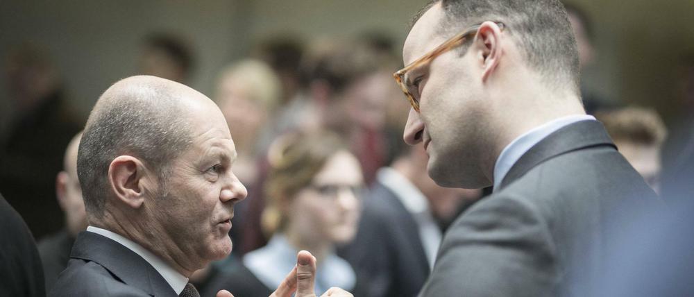 Olaf Scholz und Jens Spahn. Beide regieren zusammen. Viel Respekt scheint zwischen SPD und Union aber nicht mehr übrig.