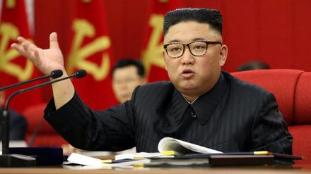 Nordkoreas Führer Kim Jong Un spricht während einer Versammlung der Arbeiterpartei in Pjöngjang.