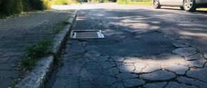 Hauptstraße in Kladow: Hier der Ritterfelddamm am Golfplatz, kurz vor der Selbitzer Straße.