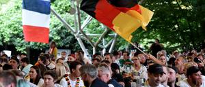 Einige Restaurants bieten zwar Public Viewing an, doch das Gefühl von Zusammenhalt hat abgenommen.