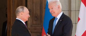 Ein Handshake als Fassade. Wladimir Putin und Joe Biden in Genf.