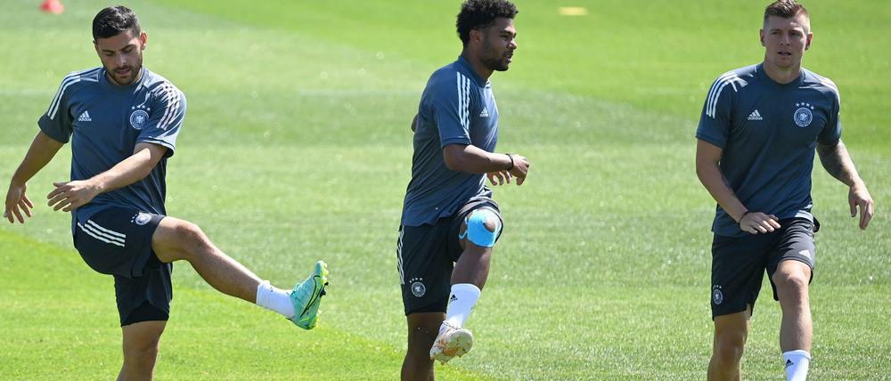 Es hilft nix, aber gegen Portugal müssen Kevin Volland (l-r), Serge Gnabry oder Toni Kroos treffen.