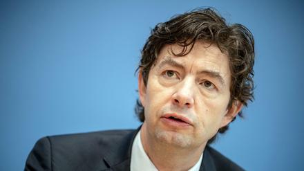 Christian Drosten, Direktor Institut für Virologie, an der Charité Berlin nimmt an einer Pressekonferenz zur aktuellen Lage um die Corona Pandemie teil.