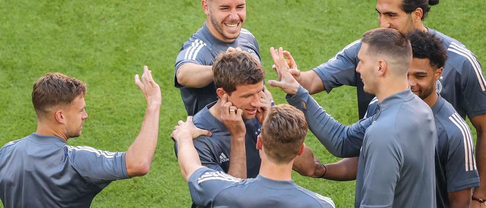 Ein bisschen Spaß muss sein. Und wo der ist, ist auch Thomas Müller meist nicht weit. Hier beim Training in München.