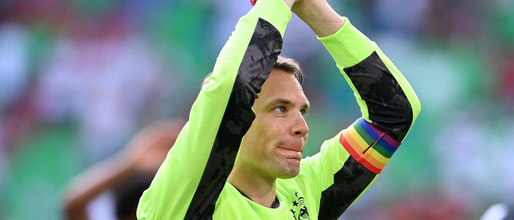 Deutschlands Kapitän Manuel Neuer trug in beiden EM-Spielen die Kapitänsbinde in Regenbogenfarben.