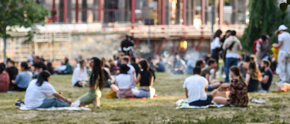 Die Berliner Parks sind beim warmen Wetter gut besucht.