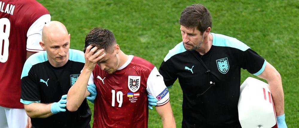 Nach seiner Kopfverletzung spielt Christoph Baumgartner noch eine Viertelstunde weiter und trifft zur Führung für Österreich.