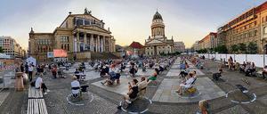 Inseln auf dem Pflaster. „Freischütz“ auf dem Gendarmenmarkt.