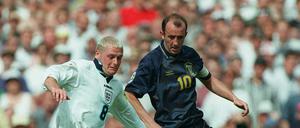 Das englische Enfant terrible Paul Gascoigne (links, hier gegen Schottlands Gary McAllister) schoss bei der EM 1996 das wohl bekannteste Tor im Duell der alten Rivalen. 