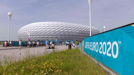 Statt für das Fußball-EM-Spiel gegen Ungarn soll das Münchner Stadion nun evenzuell zum Chritopher Street Day in Regenbogenfarben leuchten.