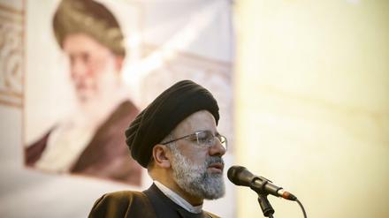 Der ultrakonservative Kandidat Ebrahim Raisi hat wie erwartet die Präsidentschaftswahl im Iran gewonnen.