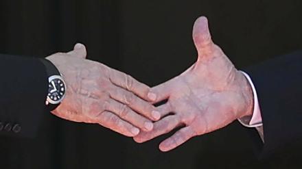 Mit einem Handschlag begann das Gipfeltreffen von Wladimir Putin und Joe Biden in Genf.