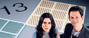 Auf die Plätze, fertig, los! Salwa Houmai und Jo Schück moderieren abwechselnd das Format „13 Fragen“ bei Youtube und ZDFneo. Bei der Ausgabe am Sonntag heißt das strittige Thema: „Diversity for future! Brauchen wir eine Migrationsquote?“ Foto: David Biene/ZDF