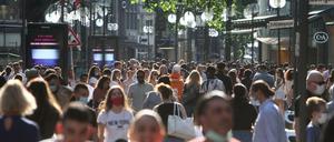 Die Schildergasse in der Innenstadt von Köln ist wieder gut besucht.
