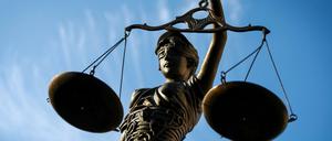 Eine Statue der Justitia, Göttin der Gerechtigkeit. Oder schon Göttin des Volkszorns? 