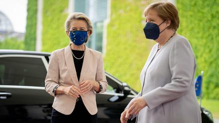 Bundeskanzlerin Merkel (rechts) und EU-Kommissionschefin von der Leyen am Dienstag in Berlin.