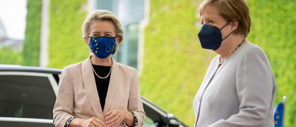 Bundeskanzlerin Merkel (rechts) und EU-Kommissionschefin von der Leyen am Dienstag in Berlin.