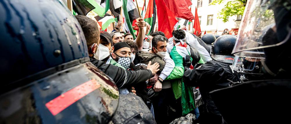 Bei der israelfeindlichen Demonstration im Mai in Neukölln kam es auch zu Angriffen gegen die Polizei.