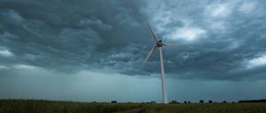 In Niedersachsen gewittere es schon am Sonntagmorgen. Die Unwetter ziehen am spätestens ab Sonntagabend über das ganze Land hinweg.